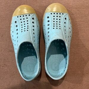 Native child size 12 blue shoes